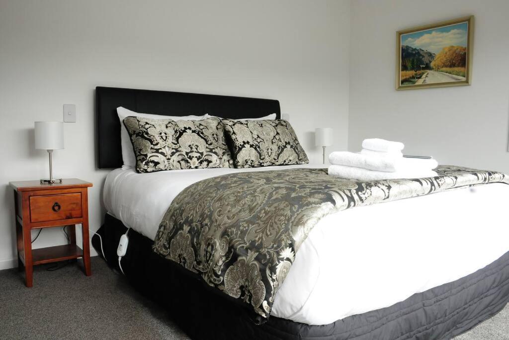 Fergus Hideaway Villa Te Anau Exteriör bild